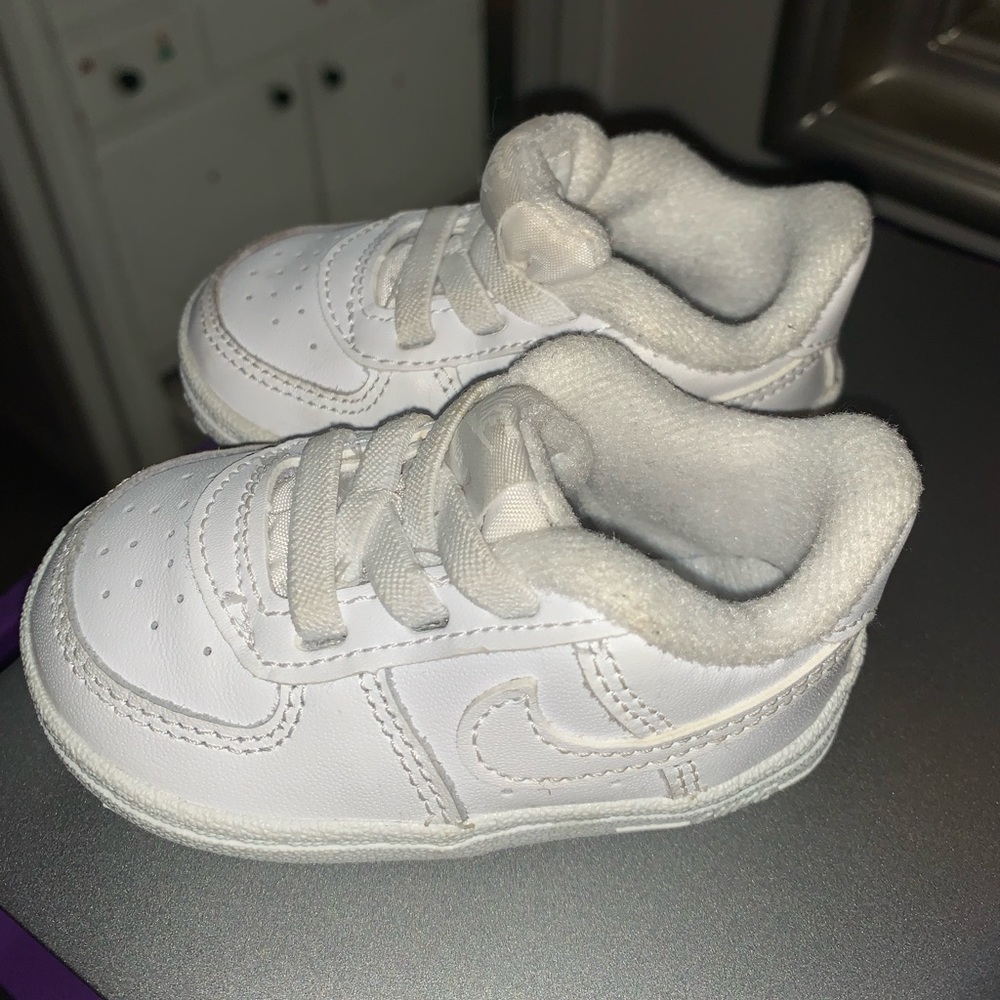Nike Infant White slip-on Tennis Shoes Size 3C